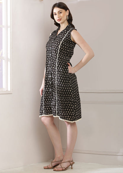 Black Dress Featuring A Shirt Collar And A Stylish Belt