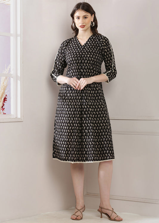 A-line Dress With A V-neck And Box Pleat