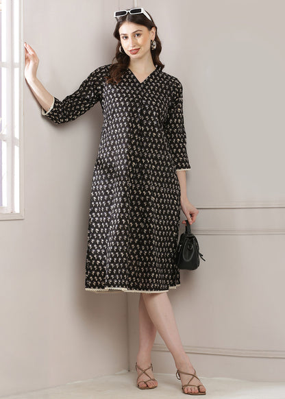 A-line Dress With A V-neck And Box Pleat